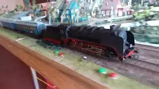 Покатушки на макете, ч.17. Паровоз BR50 с пассажирскими вагонами