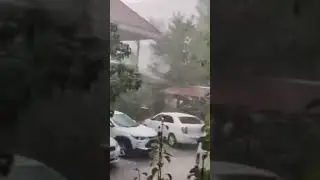 Фарғона тумани Шоҳимардон қишлоғида дўл аралаш кучли ёмғир ёғиб ўтмоқда.