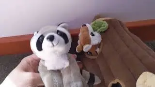 Tree with lots o plushies!