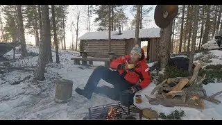 ИЗБА В ЛЕСУ. ТЕПЛО И УЮТ. ИНТЕРЕСНАЯ НАХОДКА В ТАЙГЕ...