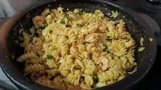 CAMARÃO AO ALHO E ÓLEO DE CÔCO  COM MACARRÃO  PARAFUSO / FICOU DELICIOSO😋
