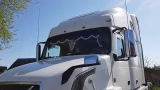 Разборка обшивки потолка Volvo VNL 780.