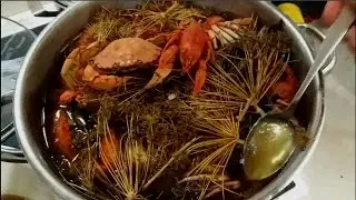 Crayfish and Crabs. Cooking deliciously! Eating right! Cleaning like a pro!