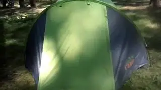 Купил недорогую трехместную палатку Green Camp 1011. Собираю палатку один на природе