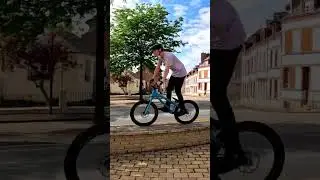 Petite ligne en street trial au ssoooleilll ! (Bunny hop into équilibre) #streettrials #vtt