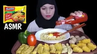 Makan Indomie rebus, fish roll, otak-otak, nuget, bakso, paprika, tomat no talking