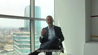 Dr. Habib Zarifeh explaining the difference between Crowns and Veneers
