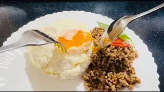 Thai Pad Kra Prao (Stir Fry Pork, Thai Basil and Chilli)