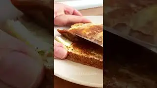Tostada con #manteca y #dulcedeleche