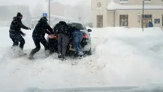 Sniegputenis Kurzemē apgrūtina kustību uz ceļiem