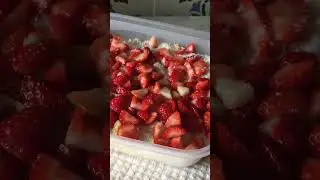 Bolo Gelado de Côco com muito Morango! #coconut #cake #strawberry  #rurallife #villagecooking