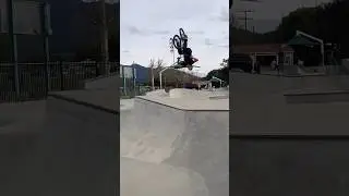 🗿 Andy Buckworth carving up concretelike it's second nature! 🔥 #bmx