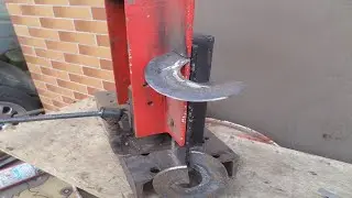 Press for the production of screw threads.