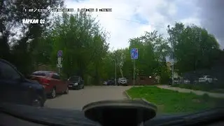 12.05.2023. Едва не ДТП. Выезжает с парковки