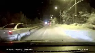 16.01.2015 Так разогнался что не смог затормозить на гололеде