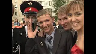 2010 07 01  Мегион  Выпускники на площади