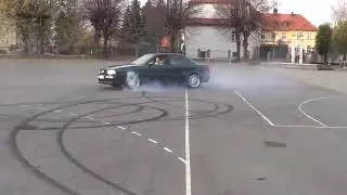 Audi 80 B4 4.2 Doing donuts #audi #drift #audi80 #quotes #viral #shorts
