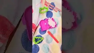 Containers, snow, towels = sensory winter fun. Easy sensory activity for toddlers and kids. at home.