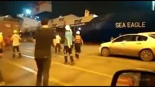 Gemi Limanda Yan Yattı