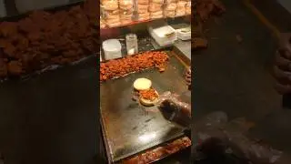 Chic juicy burger 🤤 #shorts #youtubeshorts #ytshorts #shortvideo #viral