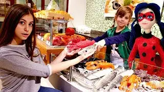 Леди Баг и Квин Би пришли в магазин - Играем в супермаркет для детей.