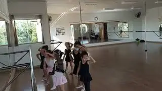 Baby Class Ballet (Exercício de chaissé)