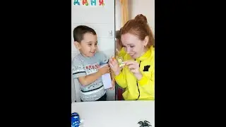 Я показал маме новый фокус. Мама очень удивилась...