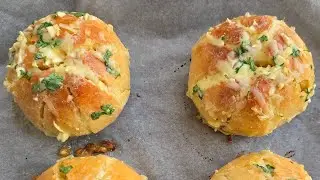 Viral Korean Cream cheese garlic bun #icitastebuds #koreanfood #koreancreamcheesegarlicbun #viral