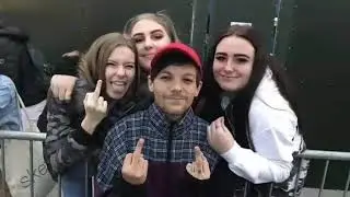 Louis Tomlinson with fans