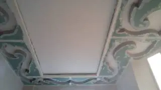 Потолок с ГКЛ в кухне с узорами.