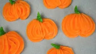 Easy buttercream pumpkins | Fall piping tutorial for beginners