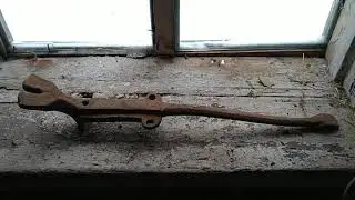 Гвоздодёр выкованый из запчасти.