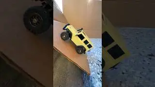 This MICRO RC Rock Crawler is a BEAST! 💪