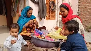 Gaon me ab bhi aise karte hain Cosmetic ki Shopping - Village Life