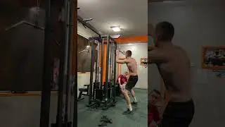 Ну Качок и 😱Исполняет😱