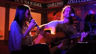 Vanessa Grillone & Jb Ibanez 'Somebody that I used to know'  Gotye Acoustic Cover Version
