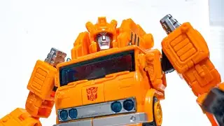 Hooked on Grapple! This Autobot Builds and Brawls! #Transformers #TransformersEarthrise #Hasbro