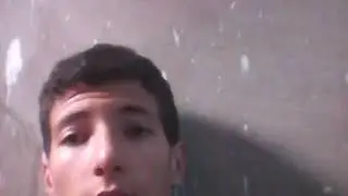 شاب يواجه عادل الميلودي ويقول له تواضع معانا......