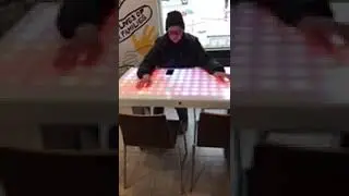 Цветовой столик в Мак Дональдсе