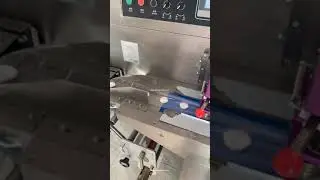 Small pad flow type bag packaging machine automatic bagging video