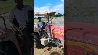 bahut Behtar samajhta hai apni jingani ka Luta Deta Hai bacchon per Har Lamha jingani ka