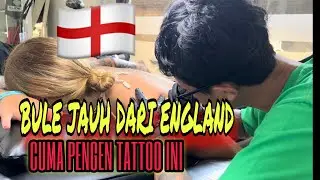 BULE CANTIK DAN SEKSI BIKIN TATTOO DI BALI