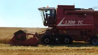Работа в поле зерноуборочного комбайна L-1300TC