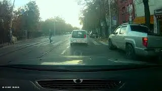 Паркирал на кръстовище и пред пешеходна пътека