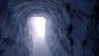 Семь метров снежного плена.