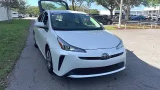 2019 Toyota Prius L Eco Hatchback White