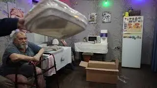 БОЛЬШОЙ ПОДАРОК ПЕНСИОНЕРАМ ЧТО НАХОДИТСЯ В ЭТОЙ КОРОБКЕ ПОКАЗЫВАЮ ЧТО ВНУТРИ РАДОСТИ НЕТ ПРЕДЕЛА