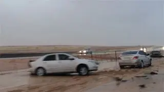 امطار غزيرة في الرياض وحوادث واغلاق بعض الطرق