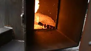 Сжигание шин и мусора.