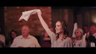 Singing Waiters in the UK 1 min video